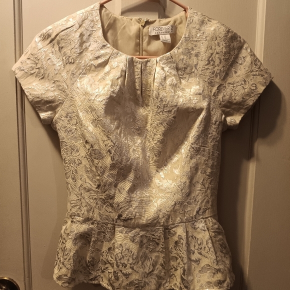 🤠Forever 21 Essentials Fitted Rufflled Top Size XS - Picture 1 of 6
